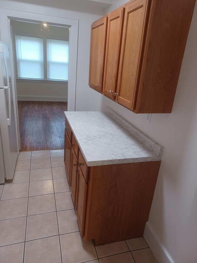 Kitchen 1 - 5004 Ebersole Ave