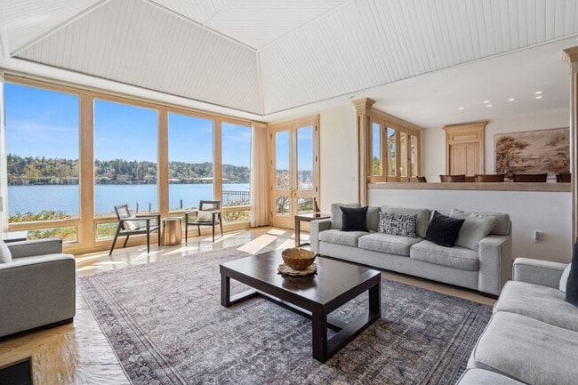 Building Photo - 6408 E Mercer Way