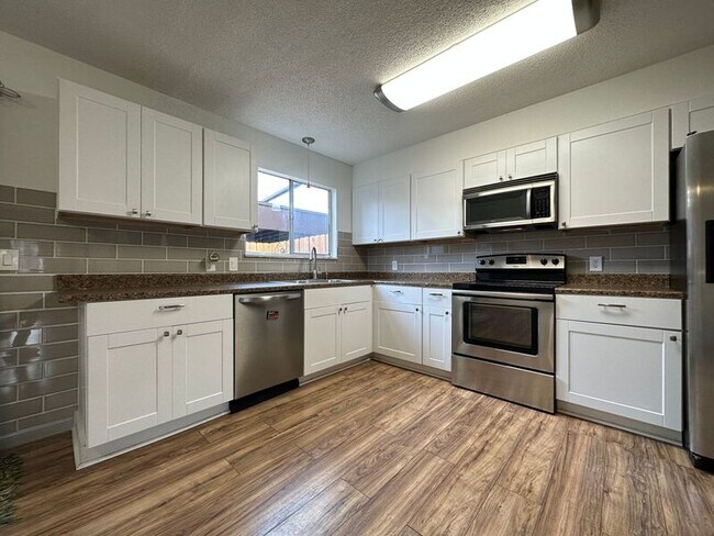 Foto del edificio - 1817 Quail St