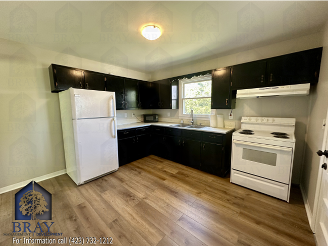 Building Photo - One level living with scenic views