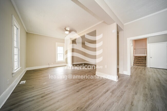 Foto del edificio - 815 Forrest Ave