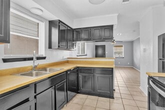 Building Photo - 1035 Lovett St