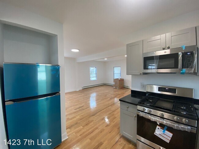Building Photo - 4 br, 2 bath House - 1423 7th Ave.