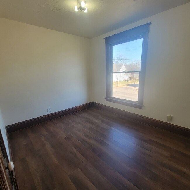 Foto del edificio - PROP - 1625 COURT STREET