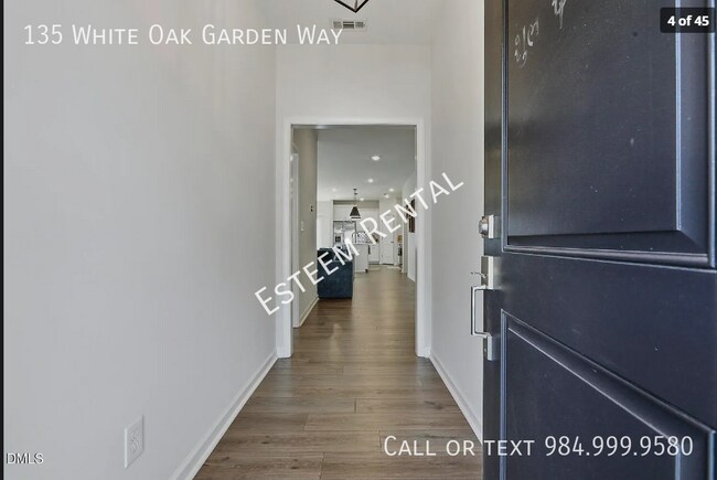 Foto del edificio - 135 White Oak Gdn Wy