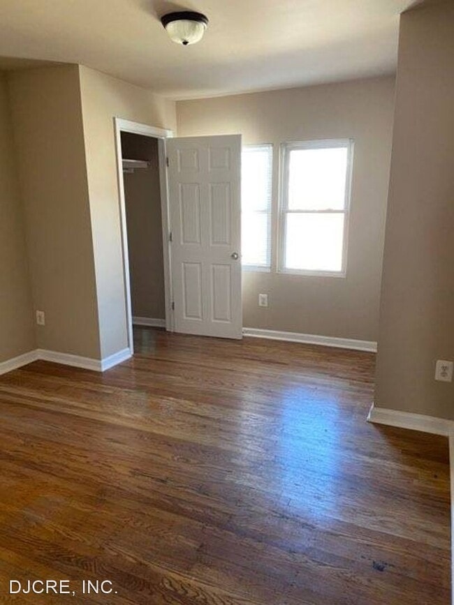 Building Photo - 3 br, 1 bath House - 6031 Cedarhurst St