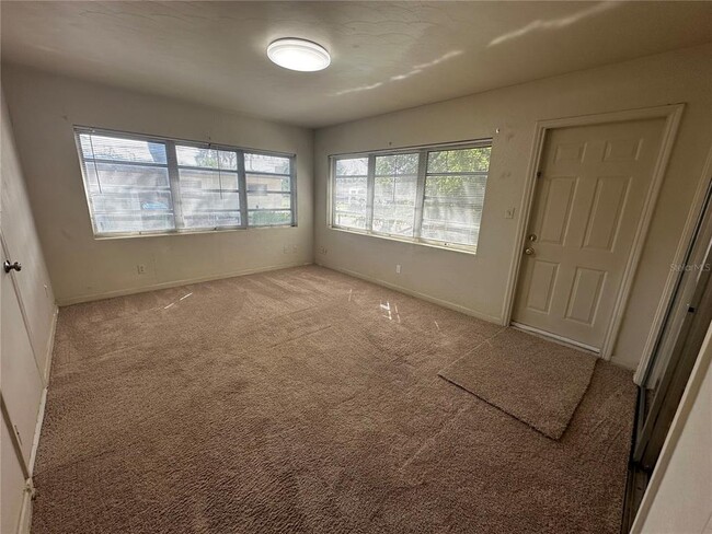 Building Photo - 918 Gloriosa Ave