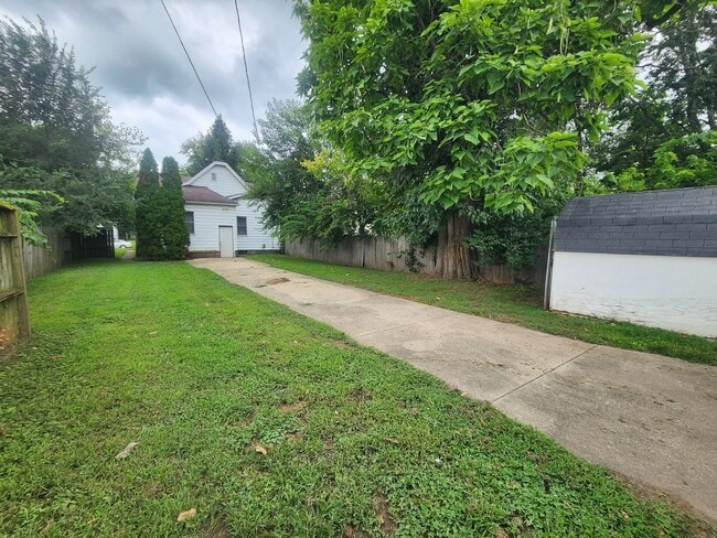 Building Photo - 2 Bedroom Home