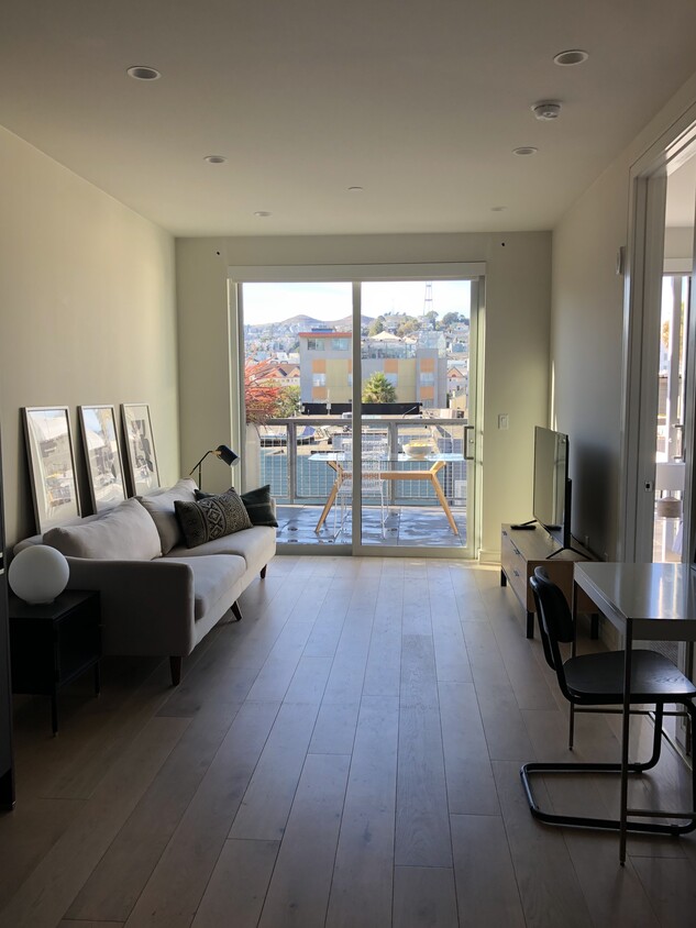 Living Space - 606 Capp St