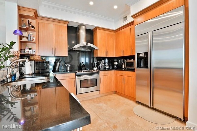 Foto del edificio - 8011 NE Bayshore Ct