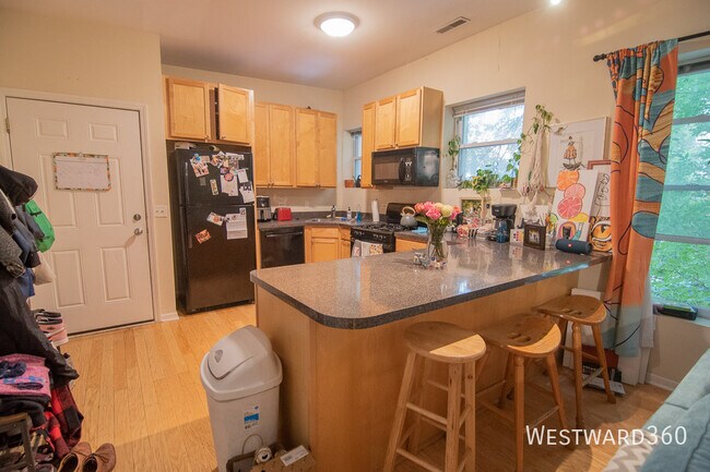 Foto del edificio - 1756 W Crystal St