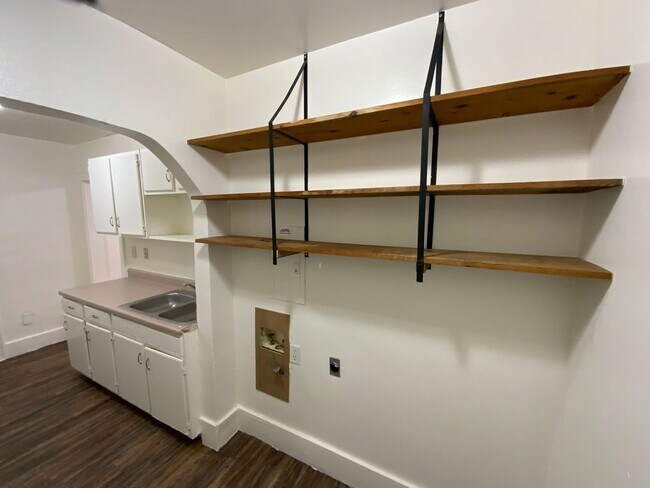 Building Photo - Refreshing 1 bedroom 1 bath!
