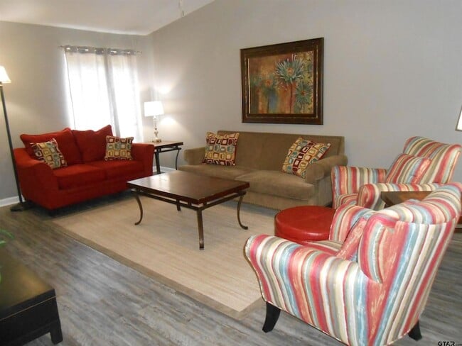 Building Photo - 7108 Gatewood Dr