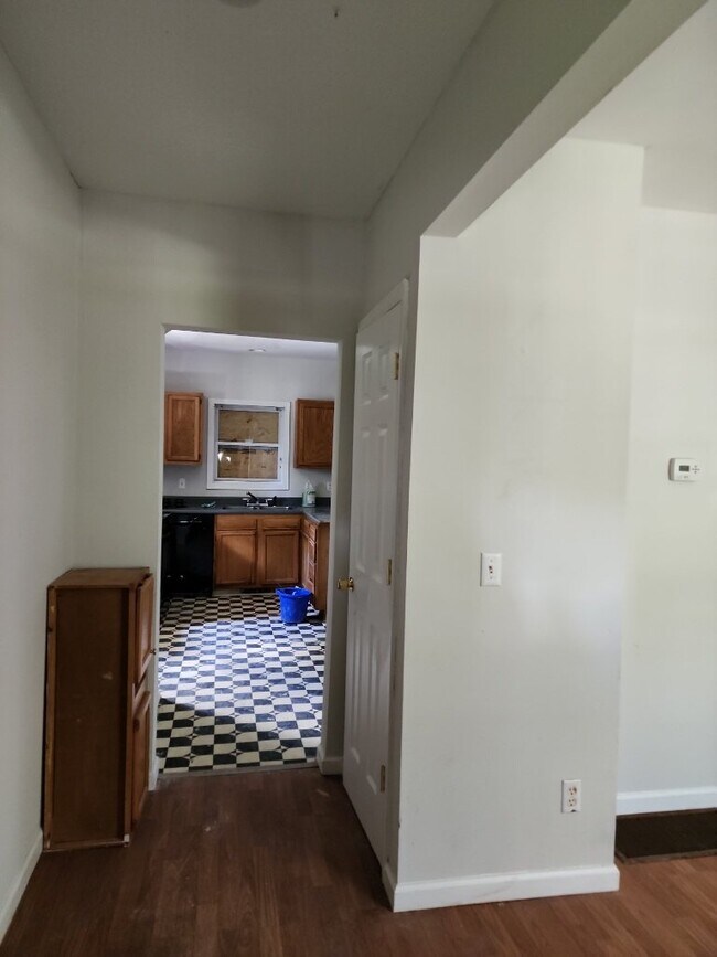 Building Photo - 944 E 13th Ave