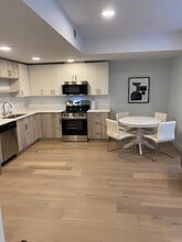 Building Photo - 215 Royal Av