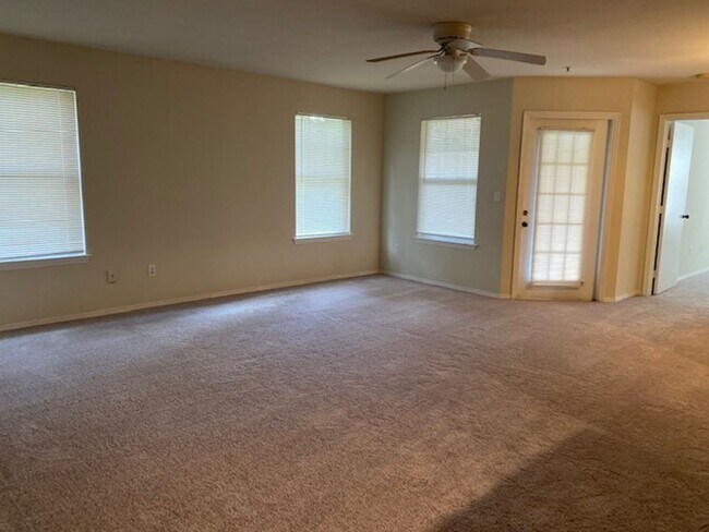 Foto del edificio - Welcome home to these beautifully Condo in...