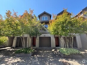 Building Photo - 10240 NW Village Heights Dr