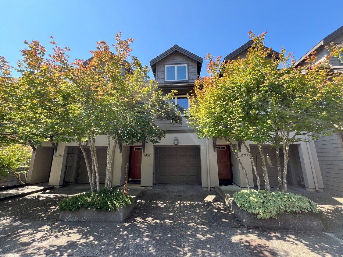Primary Photo - Bright & Airy 2-Bedroom Townhome with Vaul...