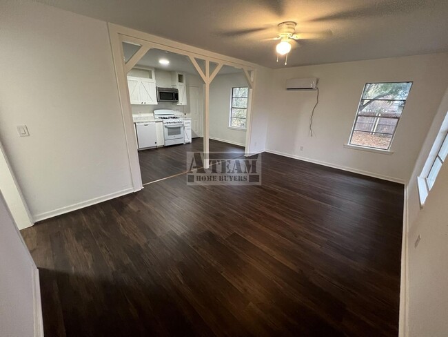 Building Photo - Renovated 2 Bed 1 Bath house for rent in T...