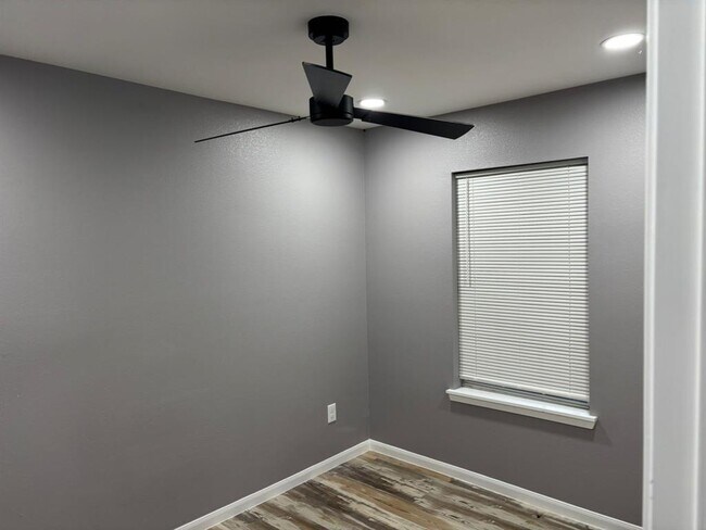 Foto del edificio - 4013 Vaughn St