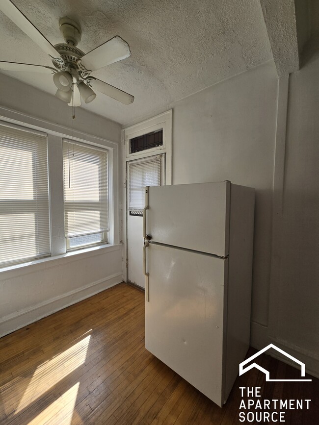 Building Photo - 2849 W Berteau Ave