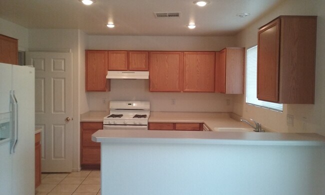 Building Photo - ***NOW PENDING! Cozy 3Bdm 2.5bth in Northw...