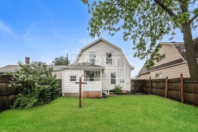 Building Photo - 743 N Belmont Ave