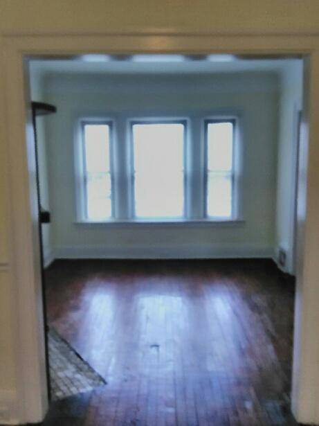 Sala de estar en la planta baja - 1266 West 112th Street