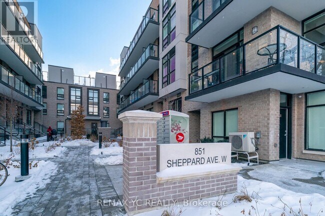 Photo du bâtiment - 851 Sheppard Ave W