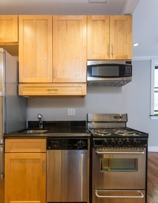 Foto del edificio - 326 E 35th St