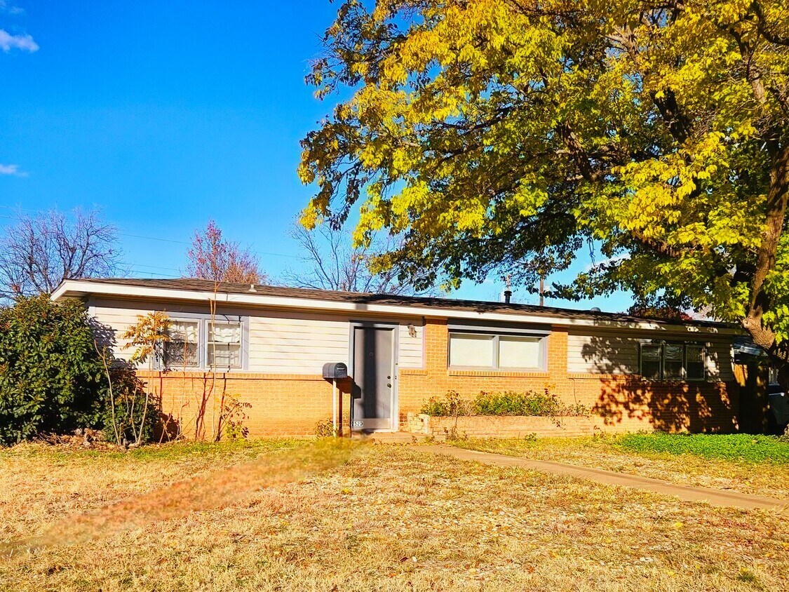 Primary Photo - Charming Two Bed One Bath Near Texas Tech