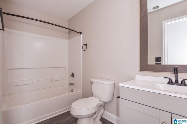 Building Photo - 139 Bermuda Lakes Dr