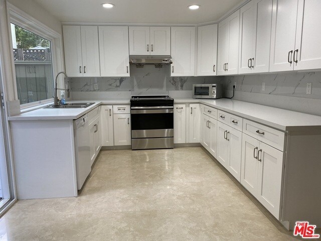 Building Photo - 10227 Autumn Leaf Cir