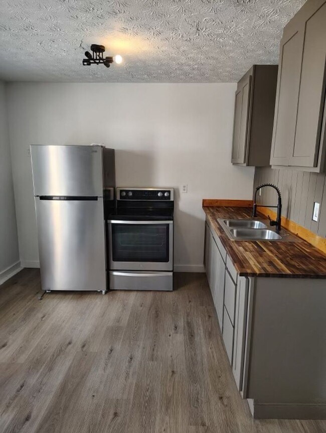 Foto del edificio - Knoxville 37920 - One Bedroom Ground Floor...