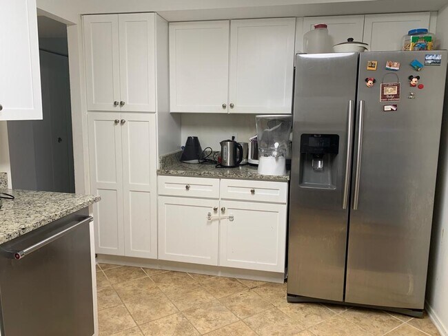 Foto del edificio - 1658 Parkcrest Cir