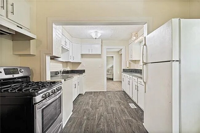Foto del edificio - Spacious 3 Bed, 2 Bath Home with 1-Car Garage Near Downtown Kansas City