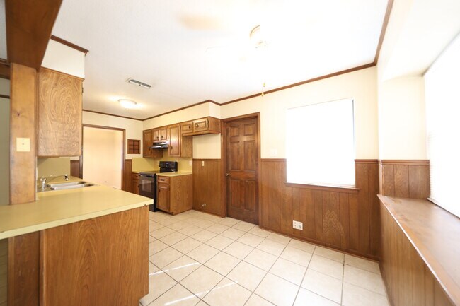 Foto del edificio - 2404 N Beal St