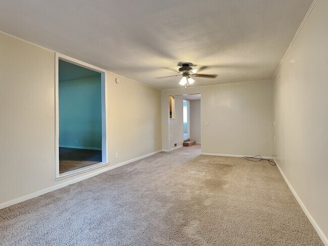 Building Photo - 11199 Lantern Rd