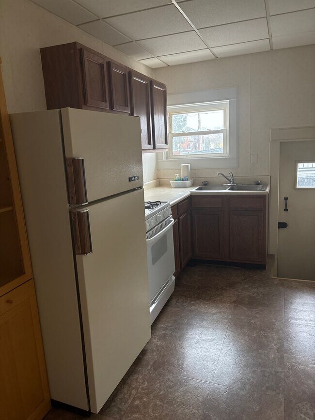 Foto del edificio - Available Now! York College Area! First fl...