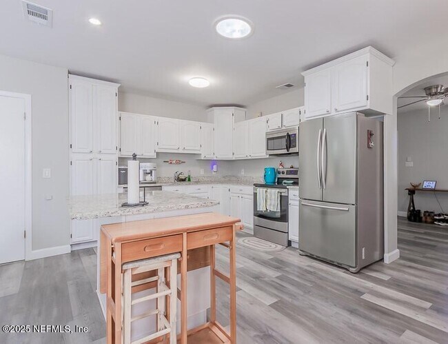 Foto del edificio - 1358 Hollyhock Cir