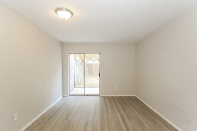 Building Photo - 6822 W Fuqua Dr