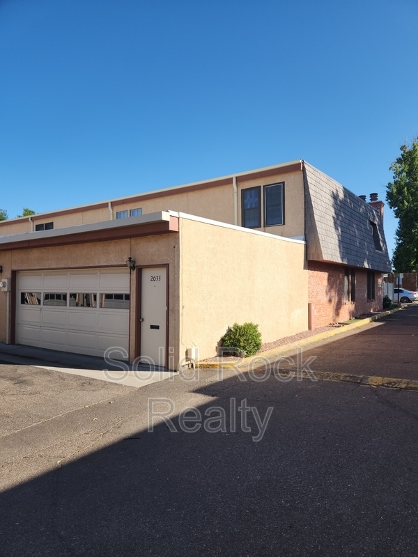 Primary Photo - 2033 Sussex Ln