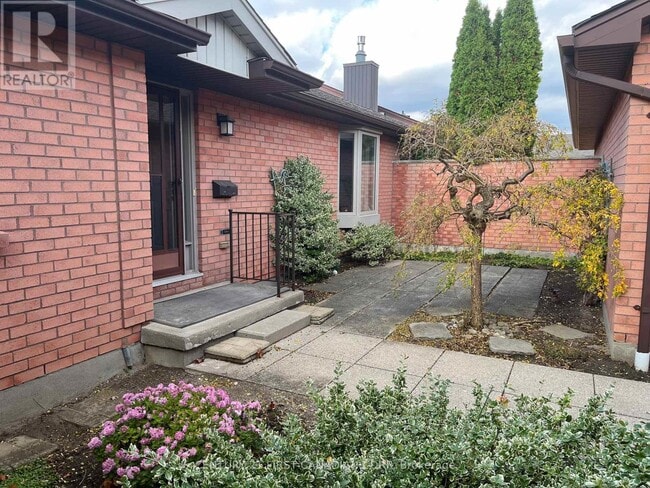 Building Photo - 55 Fiddlers Green Rd