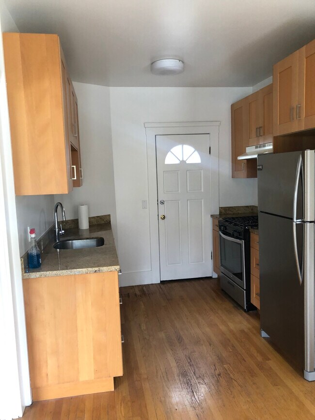 Building Photo - 1638 Irving St