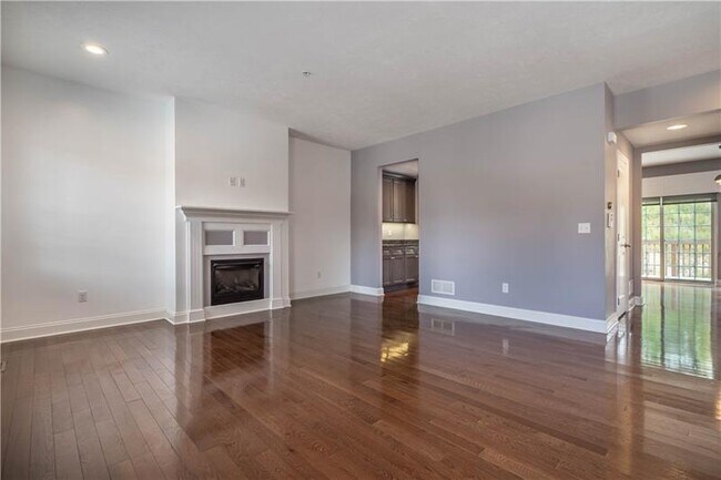 Building Photo - 569 Chesnic Dr