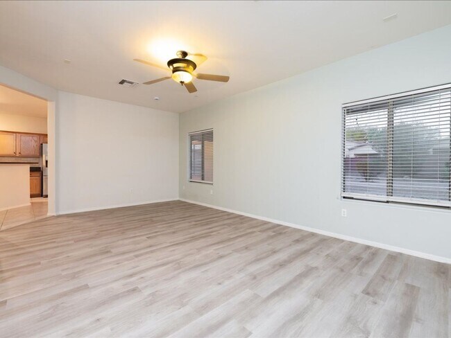 Building Photo - 2 story, 4 bedroom 2 bath, 2 car garage SO...