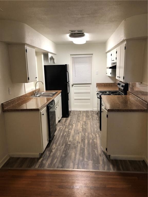 Building Photo - 550 La Veta Dr
