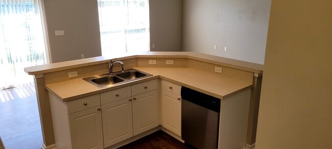 Building Photo - 770 Mystic Pointe Dr