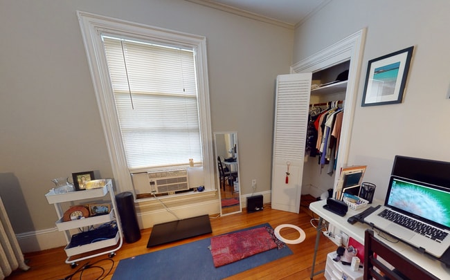 Building Photo - 8A Forest St