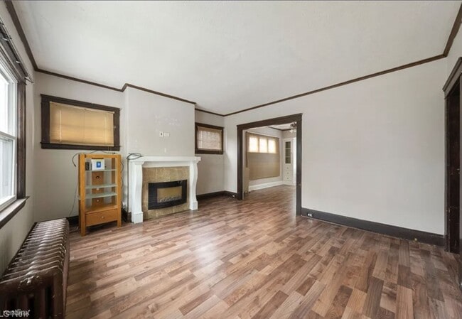 Building Photo - 2 br, 1 bath Triplex - 1235 Donald Avenue ...